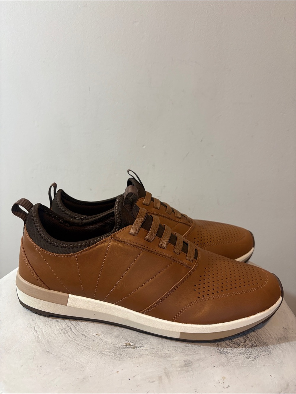 Vionic Men's 10.5 Trent Casual Walking Sneaker Toffee Brown Leather Slip On Shoe